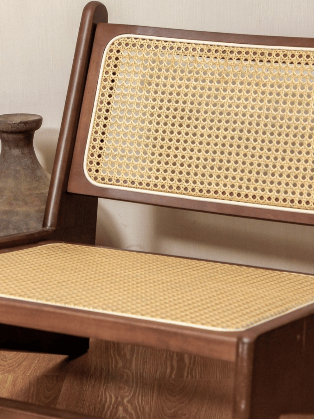 Designer-Sitz aus Rattan und Holz Fauteuil Känguru Japandi-Stil