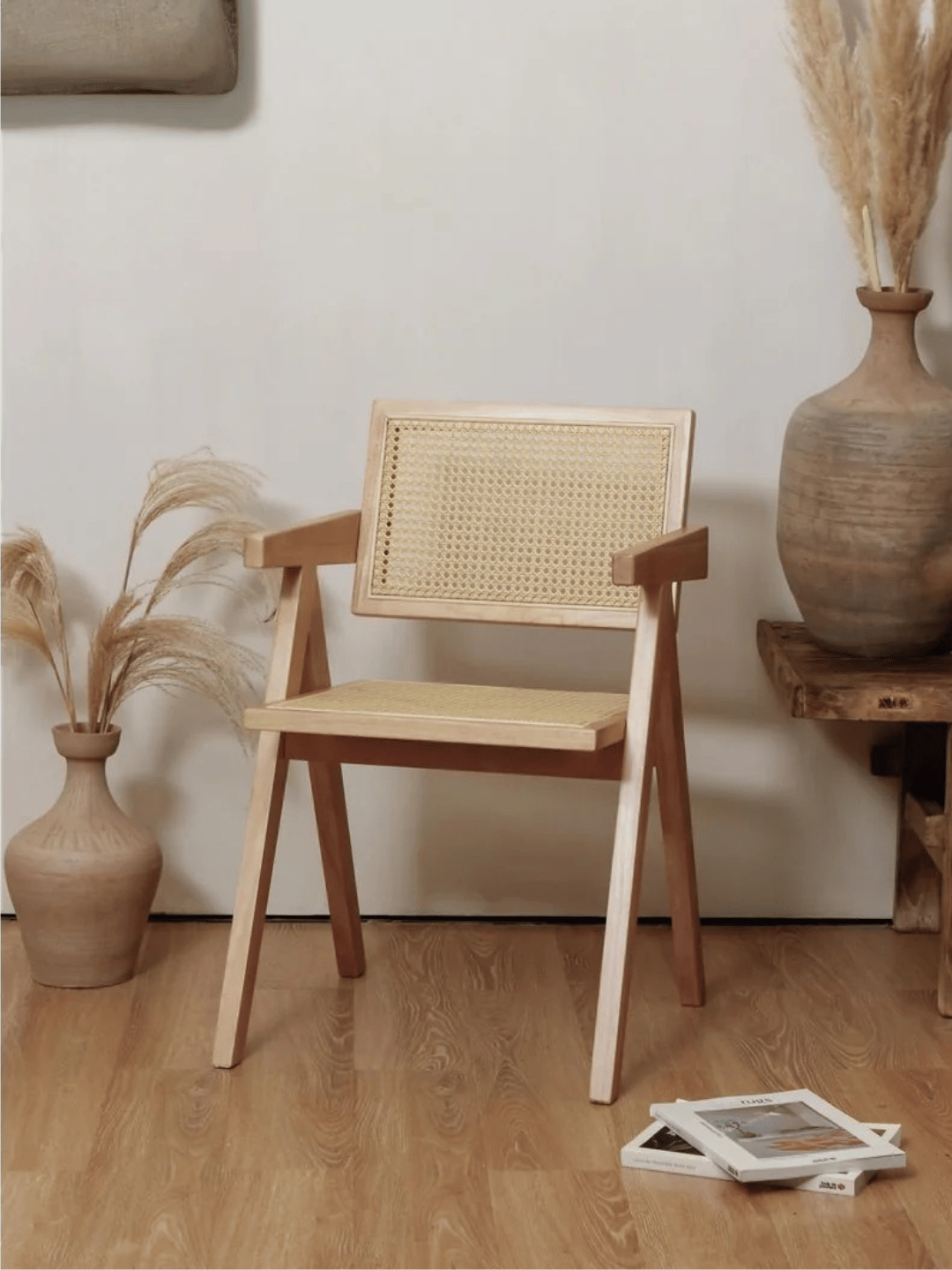 1) Stuhl Pierre Jeanneret Holz Rattan Kirsche  2) Stuhl Pierre Jeanneret Holz Rattan Walnuss  3) Stuhl Pierre Jeanneret Holz Rattan Schwarz  4) Stuhl Pierre Jeanneret Holz Rattan Dunkles Walnussholz