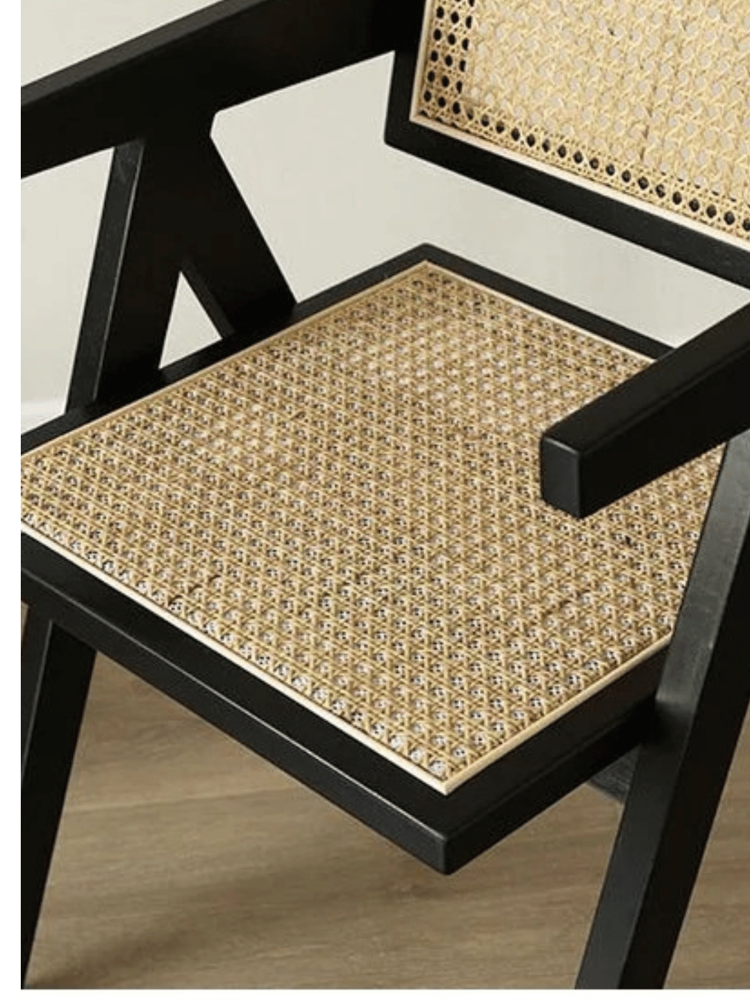 1) Stuhl Pierre Jeanneret Holz Rattan Kirsche  2) Stuhl Pierre Jeanneret Holz Rattan Walnuss  3) Stuhl Pierre Jeanneret Holz Rattan Schwarz  4) Stuhl Pierre Jeanneret Holz Rattan Dunkles Walnussholz