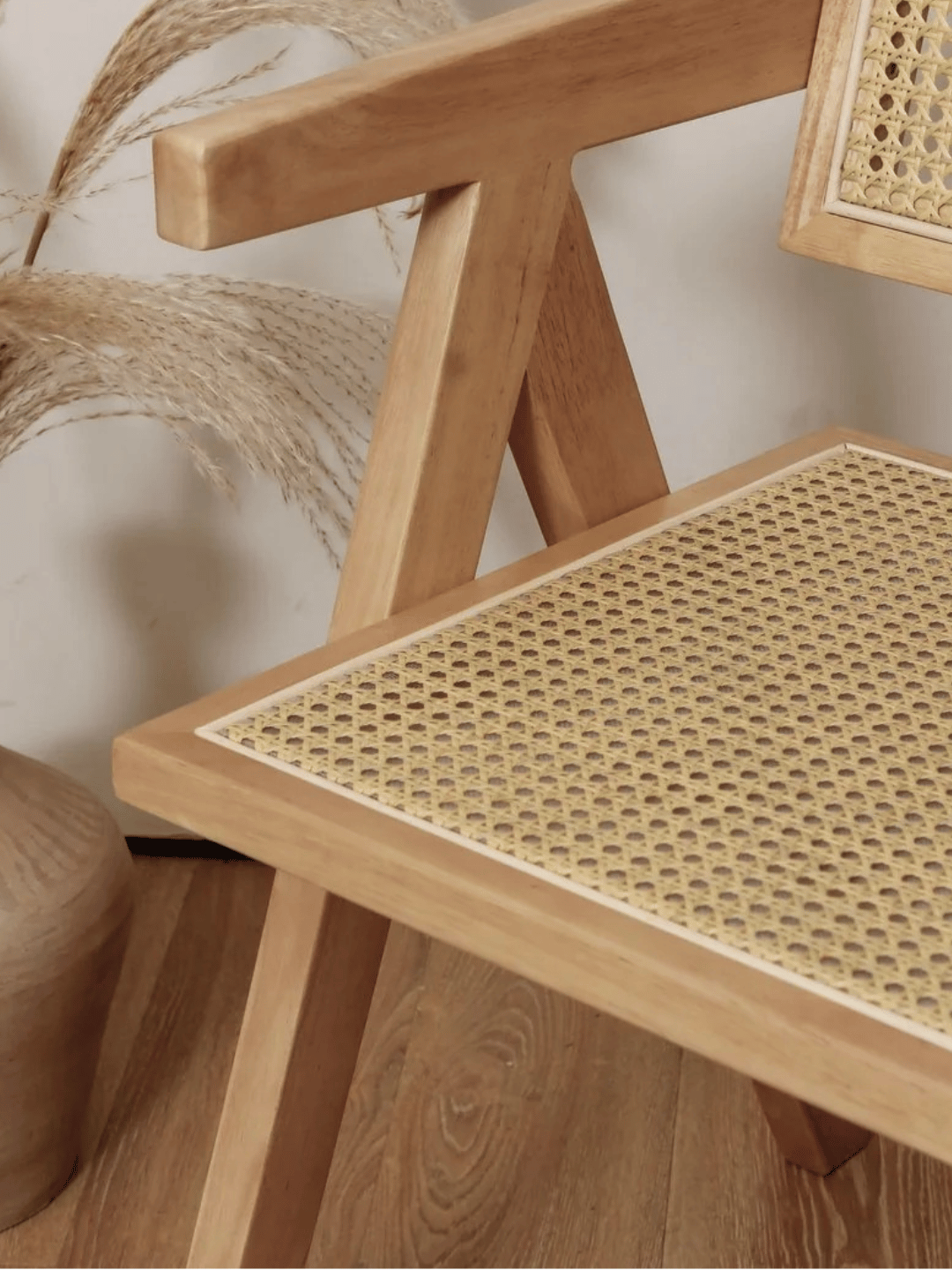 1) Stuhl Pierre Jeanneret Holz Rattan Kirsche  2) Stuhl Pierre Jeanneret Holz Rattan Walnuss  3) Stuhl Pierre Jeanneret Holz Rattan Schwarz  4) Stuhl Pierre Jeanneret Holz Rattan Dunkles Walnussholz